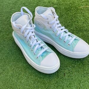 Women’s High Top Platform Converse NWOT SZ 9